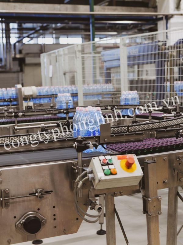 Gia công inox đột lỗ cho thiết bị sản xuất thực phẩm với độ chính xác cao, bề mặt sạch đẹp và tuổi thọ lâu dài.