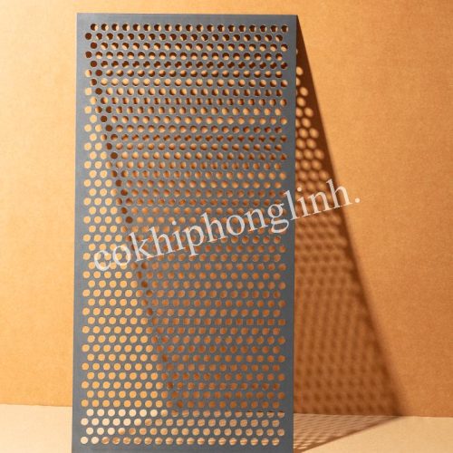 Gia công tấm thép đột lỗ với nhiều kiểu lỗ khác nhau, đảm bảo tính thẩm mỹ và độ chính xác.